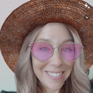 Meet your Posher, Deborah